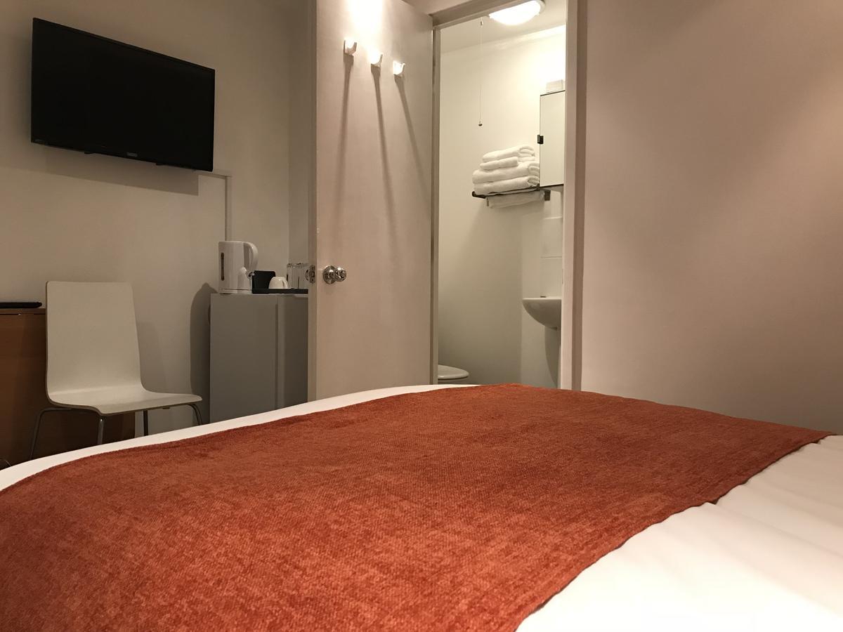 Riverbank Stay لندن المظهر الخارجي الصورة